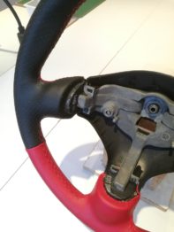 Gainage en cuir bi-ton perforé d'un volant de 206 Coupé-Cabriolet - RC Sellerie RC Sellerie