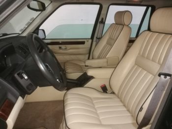 Nettoyage et hydratation des cuirs sur un Range Rover 4.0 SE V8 Holland & Holland par RC Sellerie RC Sellerie