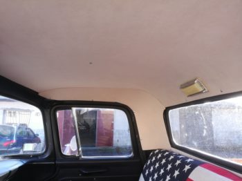 Collage d'un tissu microfibre type alcantara sur ciel de toit - Pick Up Ford US F100 de 1960 par RC Sellerie RC Sellerie