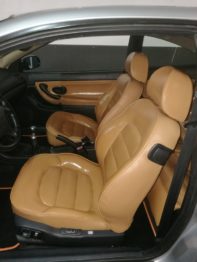 Nettoyage et hydratation des sièges en cuir d'un coupé 406 par RC Sellerie avec remplacement des passepoils RC Sellerie