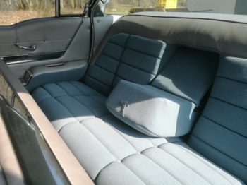 Banquette arrière Buick 1958 en tissu et simili rénovée par RC Sellerie RC Sellerie