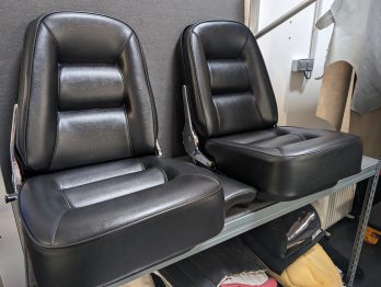 Réalisation d'une sellerie en simili-cuir pour Facel Vega III par RC Sellerie RC Sellerie