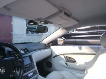 Remplacement du tissu de ciel de toit et des ébénisteries latérales d'une Maserati Gran Turismo S RC Sellerie