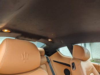 Remplacement du tissu de ciel de toit en alcantara et des ébénisteries latérales d'une Maserati Gran Turismo par RC Sellerie RC Sellerie