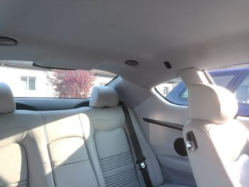 Remplacement du tissu de ciel de toit et des ébénisteries latérales d'une Maserati Gran Turismo S RC Sellerie