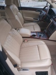 Nettoyage et soins du cuir de la sellerie d'une Volkswagen Phaeton par RC Sellerie RC Sellerie
