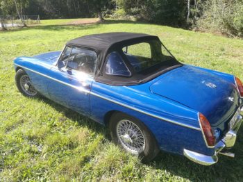 Remplacement d'une capote en Alpaga pour une MG B par RC Sellerie RC Sellerie