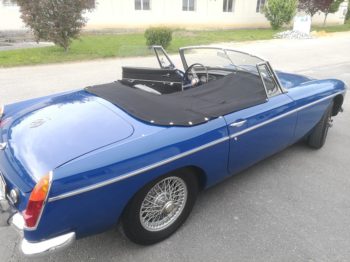 Réalisation d'un couvre-tonneau en Alpaga pour une MG B par RC Sellerie RC Sellerie