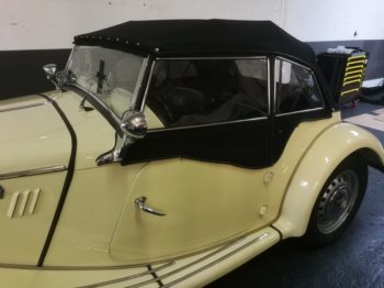 Réalisation des vitrages latéraux (side-screens) en Alpaga sur MG TF par RC Sellerie RC Sellerie