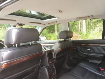 Remplacement du tissu de ciel de toit d'une BMW E34 750i avec toit ouvrant par RC Sellerie RC Sellerie