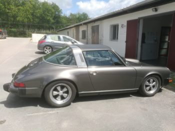 Remplacement des garnitures en cuir noir des places avant sur Porsche 911 SC par RC Sellerie  RC Sellerie