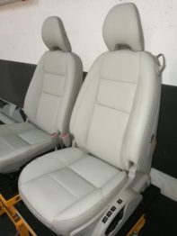 Remplacement des garnitures en cuir pour sièges de Volvo C70 par RC Sellerie RC Sellerie