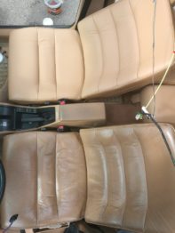 Nettoyage des sièges en cuir : Conducteur non nettoyé / Passager nettoyé - RC Sellerie RC Sellerie