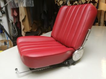 Restauration des sièges avant en simili cuir d'un Spider Alfa Romeo 2600 Touring par RC Sellerie RC Sellerie