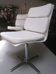 Garnissage de chaises en simili-cuir  par RC Sellerie RC Sellerie