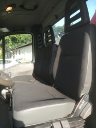Remplacement des mousses et des coiffes assises dossiers d'un utilitaire Iveco New Daily par RC Sellerie RC Sellerie