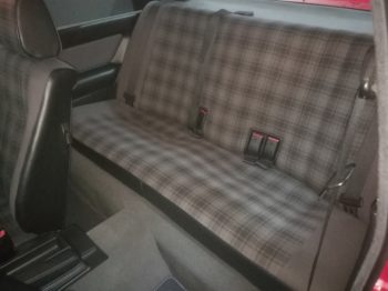 BMW E30 318 IS : Renouvellement des coiffes en tissu écossais d'origine après travaux RC Sellerie