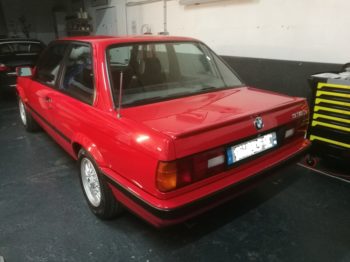 BMW E30 318 IS : Rénovation d'un intérieur en tissu d'origine par RC Sellerie RC Sellerie