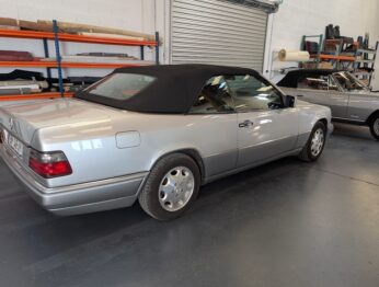 Remplacement du ciel de toit gris d'un Cabriolet Mercedes Type 124 par RC Sellerie RC Sellerie