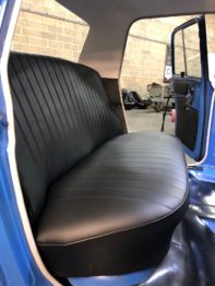 Banquette arrière rénovée pour R8 Gordini en simili cuir par RC Sellerie RC Sellerie
