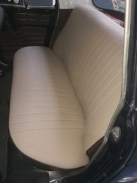 Rénovation de la banquette arrière en tissu Jersey d'une R8 Classique par RC Sellerie RC Sellerie