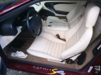 Intérieur cuir d'une Lotus Esprit refait par RC Sellerie RC Sellerie