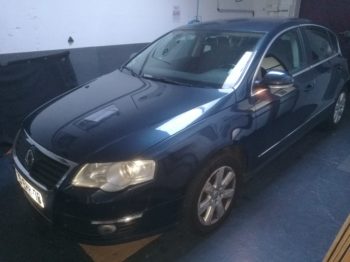 Remplacement du tissu du ciel de toit d'une VW Passat B6 par RC Sellerie à Gambais RC Sellerie