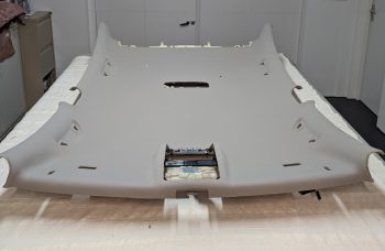 Remplacement du tissu du ciel de toit d'une VW Passat B6 par RC Sellerie à Gambais RC Sellerie