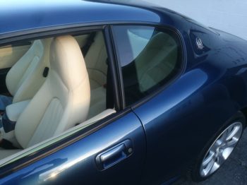 Rénovation du siège conducteur en cuir d'un Coupé Maserati GT 4200 par l'Atelier RC Sellerie RC Sellerie