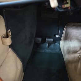 Remplacement de la moquette d'une Morgane 1976 par l'Atelier RC Sellerie - pédalier RC Sellerie