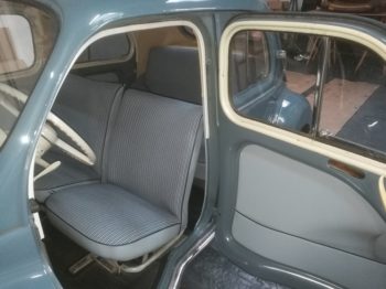 Réalisation d'une sellerie en tissu et simili-cuir d'une Renault 4CV de 1957 par l'Atelier RC Sellerie RC Sellerie