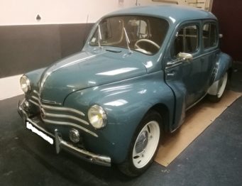 Rénovation d'une sellerie complète sur une Renault 4CV de 1957 par RC Sellerie RC Sellerie
