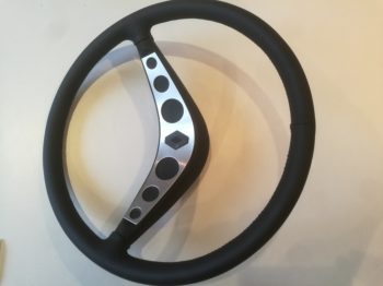 Volant de Renault 16 refait en cuir par RC Sellerie RC Sellerie