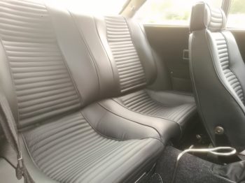 Rénovation complète d'un intérieur cuir sur un Coupé 2000 Bertone Alfa Romeo par RC Sellerie à Gambais RC Sellerie