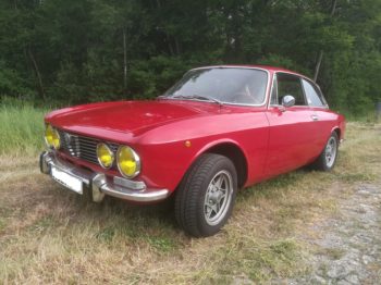 Rénovation complète d'un intérieur cuir sur un Coupé 2000 Bertone Alfa Romeo par RC Sellerie à Gambais RC Sellerie