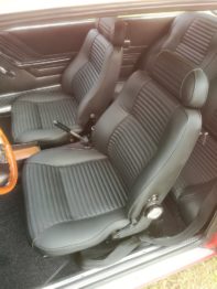 Rénovation complète d'un intérieur cuir sur un Coupé 2000 Bertone Alfa Romeo par RC Sellerie à Gambais RC Sellerie