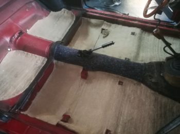 Remplacement des isolants phoniques sur un Coupé 2000 Bertone Alfa Romeo par RC Sellerie à Gambais RC Sellerie
