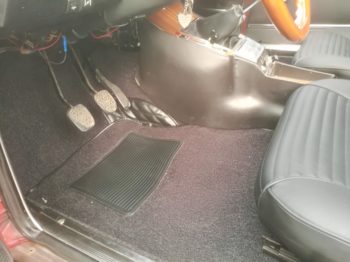 Remplacement des moquettes sur un Coupé 2000 Bertone Alfa Romeo par RC Sellerie à Gambais RC Sellerie