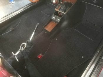 Remplacement des moquettes sur un Coupé 2000 Bertone Alfa Romeo par RC Sellerie à Gambais RC Sellerie
