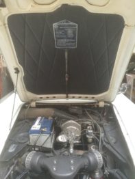 Remplacement de l'isolant thermique et phonique du capot moteur d'une Lancia Flavia par RC Sellerie à Gambais RC Sellerie
