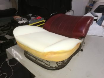 Rénovation de la matelassure d'une assise conducteur sur Simca 1000 par l'Atelier RC Sellerie RC Sellerie