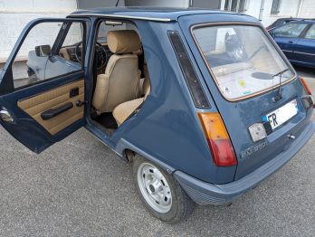Réalisation d'une sellerie en velours avec changement des mousses sur Renault 5 GTL par RC Sellerie RC Sellerie
