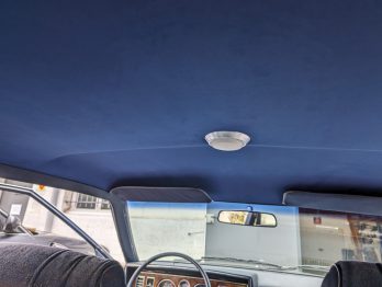 Remplacement du tissu de ciel de toit en microfibre type alacantara sur une Buick Skylark RC Sellerie