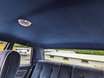 Remplacement du tissu de ciel de toit en microfibre type alacantara sur une Buick Skylark RC Sellerie