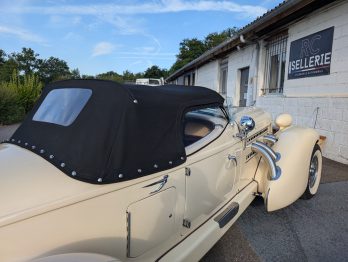 Adaptation de la capote et réalisation de vitrages latéraux souples amovibles par RC sellerie pour cette Auburn - type 1934 USA RC Sellerie