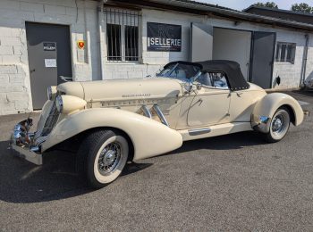 Adaptation de la capote et réalisation de vitrages latéraux souples amovibles par RC sellerie pour cette Auburn - type 1934 USA RC Sellerie