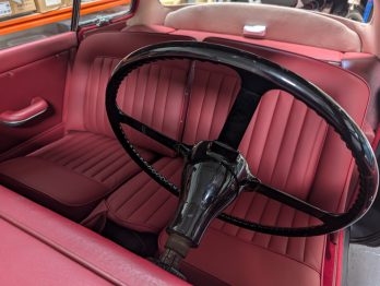 Réalisation des sièges en cuir de cette Jaguar XK 150 FHC par RC Sellerie RC Sellerie