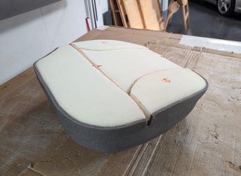 Réalisation d'une mousse d'assise avant neuve par RC Sellerie pour cette Lancia Flaminia RC Sellerie