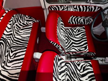 Réalisation d'une sellerie personnalisée en simili-cuir Zèbre pour Vespa 400 par RC Sellerie RC Sellerie