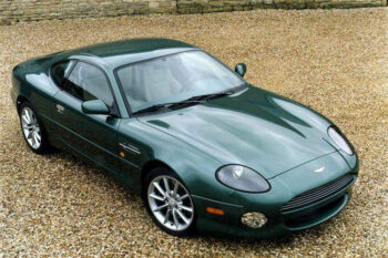 Réalisation d'un ciel de toit collé en Alcantara sur Aston Martin DB7 par RC Sellerie RC Sellerie